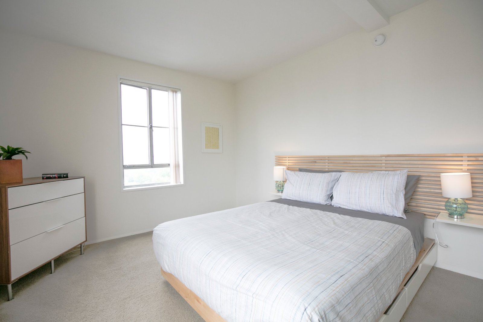 Spacious living room